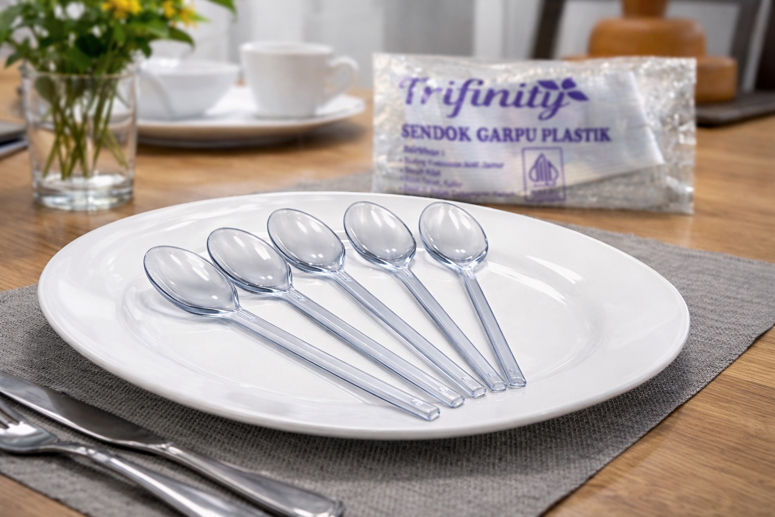 Merk Trifinity sendok sekali pakai beli ecer atau grosir Tebal, kuat, kilat (30% lebih berat dari sendok umumnya), bahan PS kaku tidak mudah patah/meleyot, sendok ujung round (tidak melukai mulut) & cekungan dalam (menyendok lebih banyak), garpu spork ujung tajam (tusukan kuat